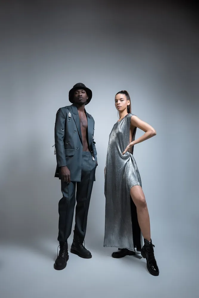 Effective Strategies for Mixing Bold and Neutral Outfits in Your Wardrobe