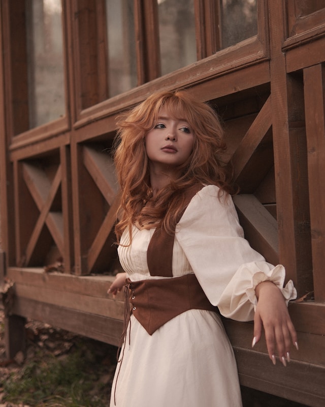 Stylishly Combining Antique Finds with Current Trends for Sustainable Fashion