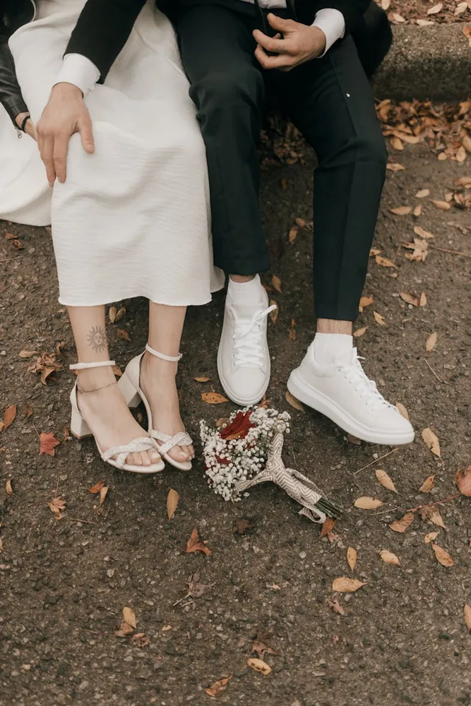 balancing elegance and comfort in outdoor wedding shoe choices