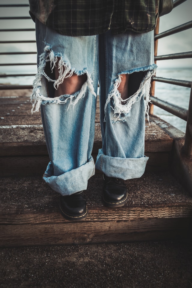 Baggy Jeans: A Nostalgic Trend Reshaping Today's Streetwear Landscape