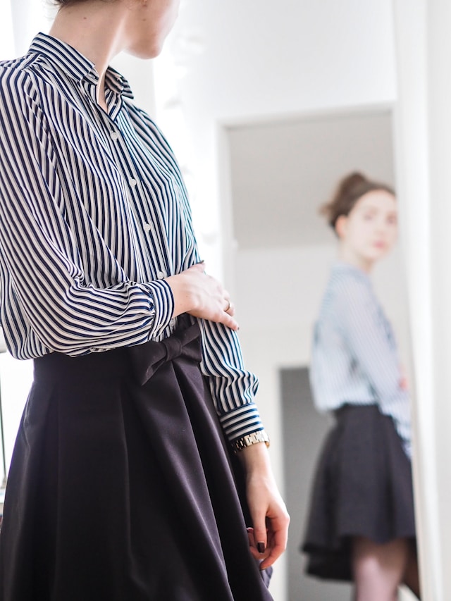 Navigating Workplace Dress Codes: Using Bold Patterns Effectively